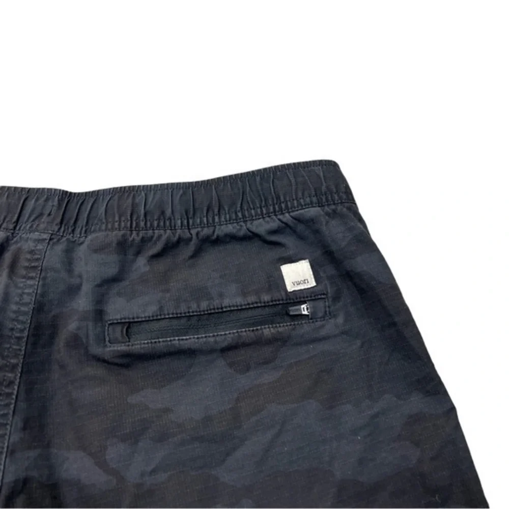 Vuori Ripstop Black Camo‎ Shorts